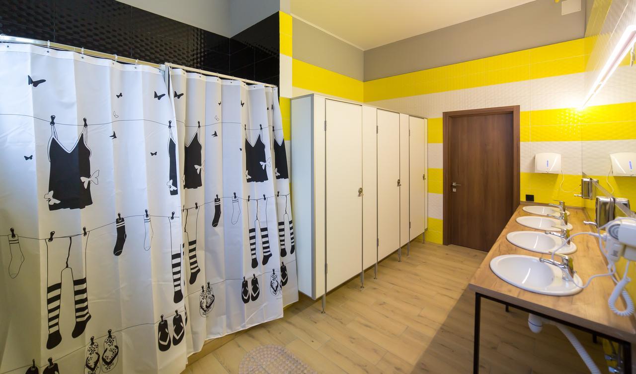 Hotel Bee Station Kiev Extérieur photo