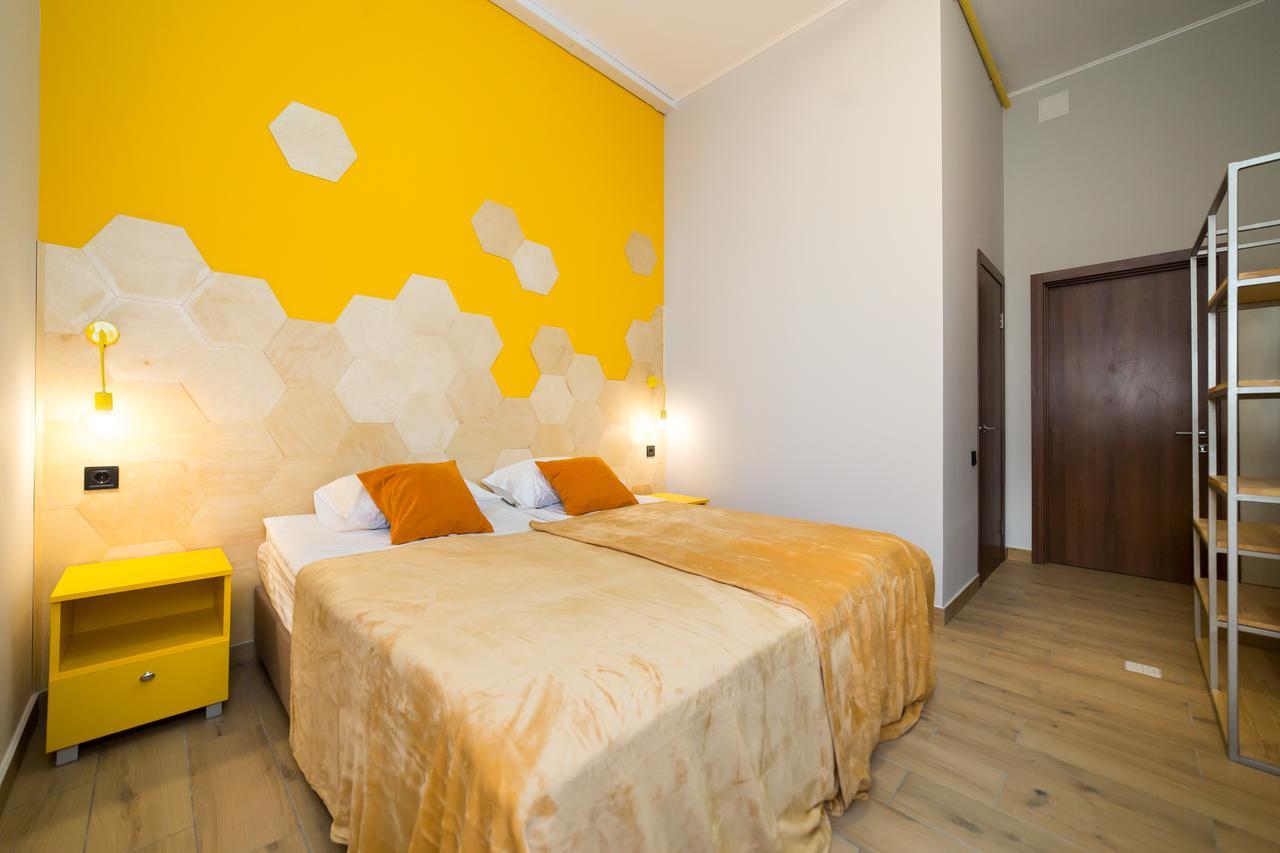 Hotel Bee Station Kiev Extérieur photo