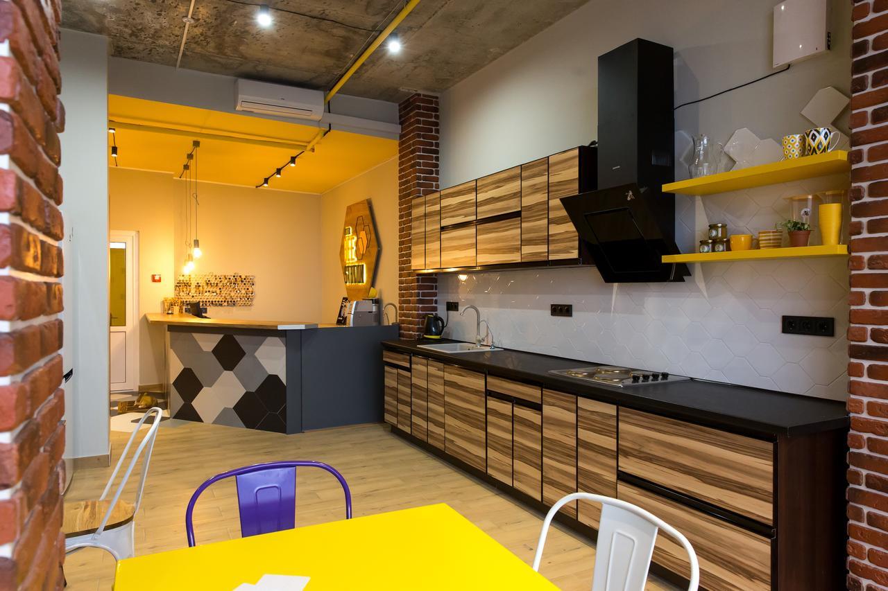 Hotel Bee Station Kiev Extérieur photo